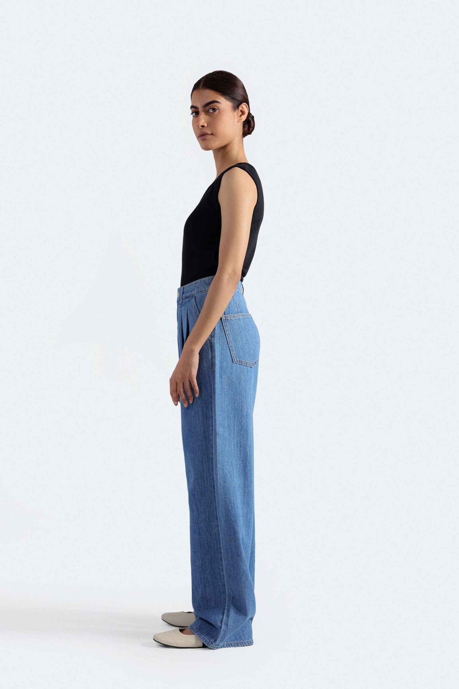 Cropped V Neck Tank Top - Image 10