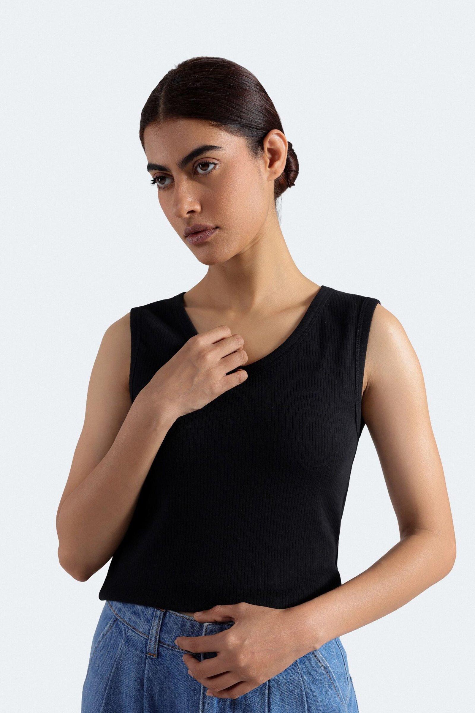 Cropped V Neck Tank Top - Image 9