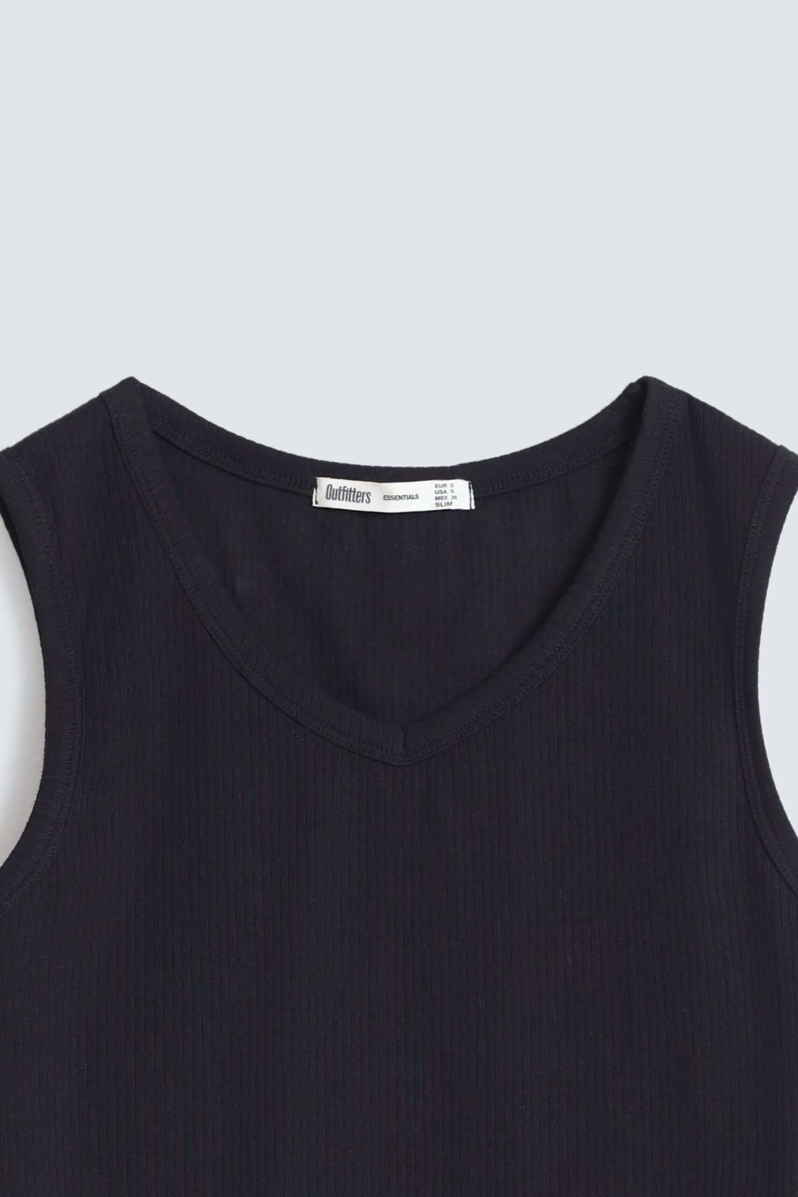 Cropped V Neck Tank Top - Image 12