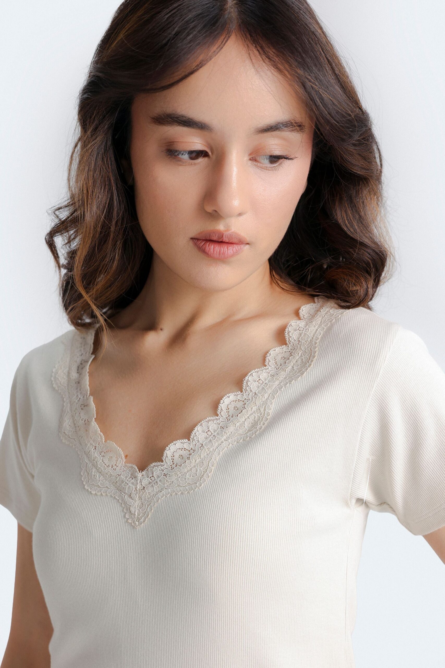 Cropped T-Shirt With Lace Detail - Image 2