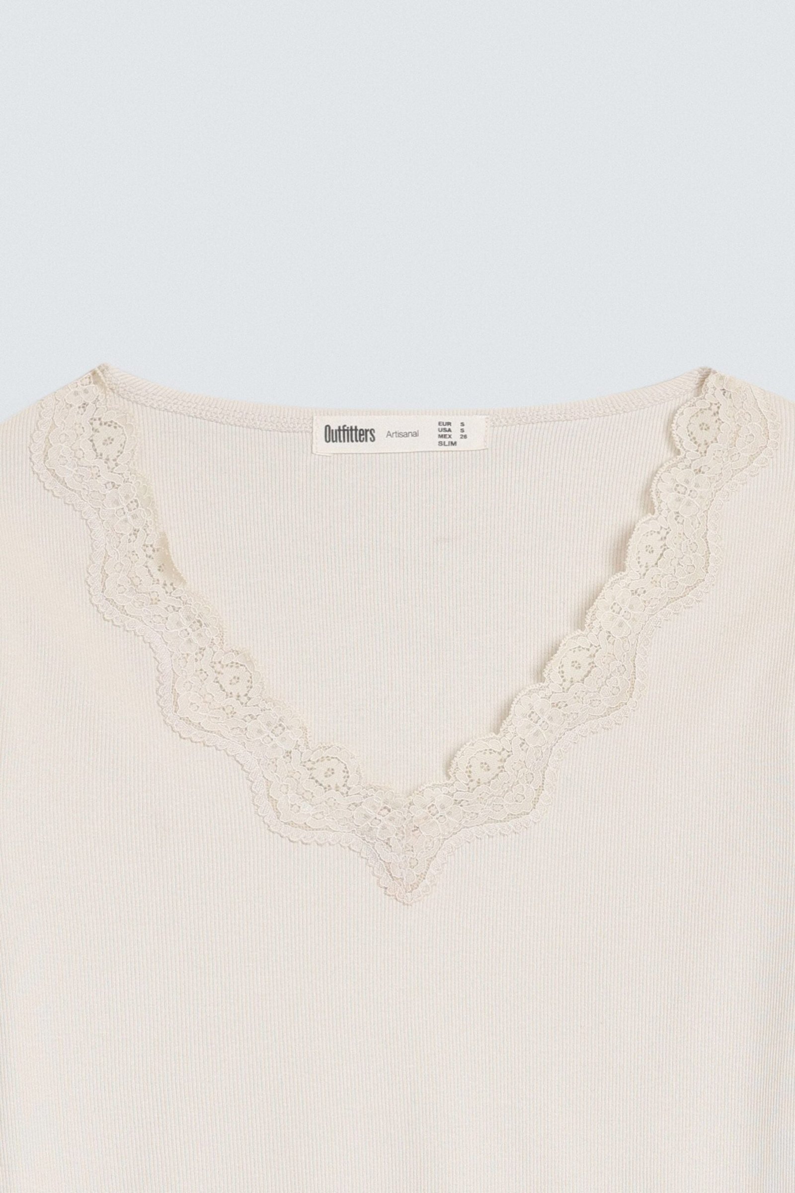 Cropped T-Shirt With Lace Detail - Image 6