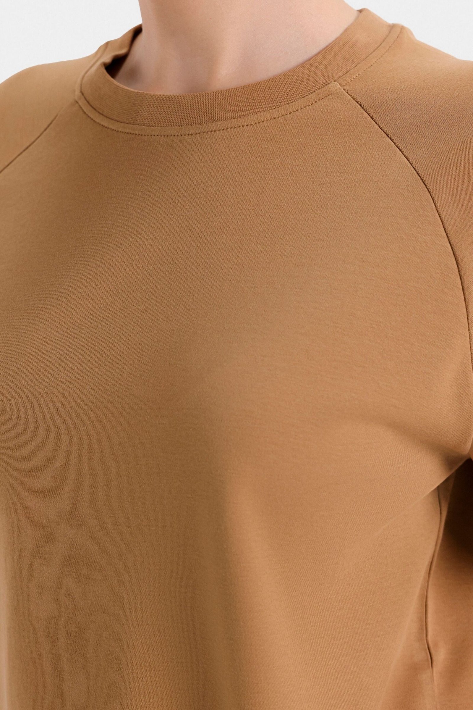 Cropped Raglan Sleeves T-Shirt - Image 5