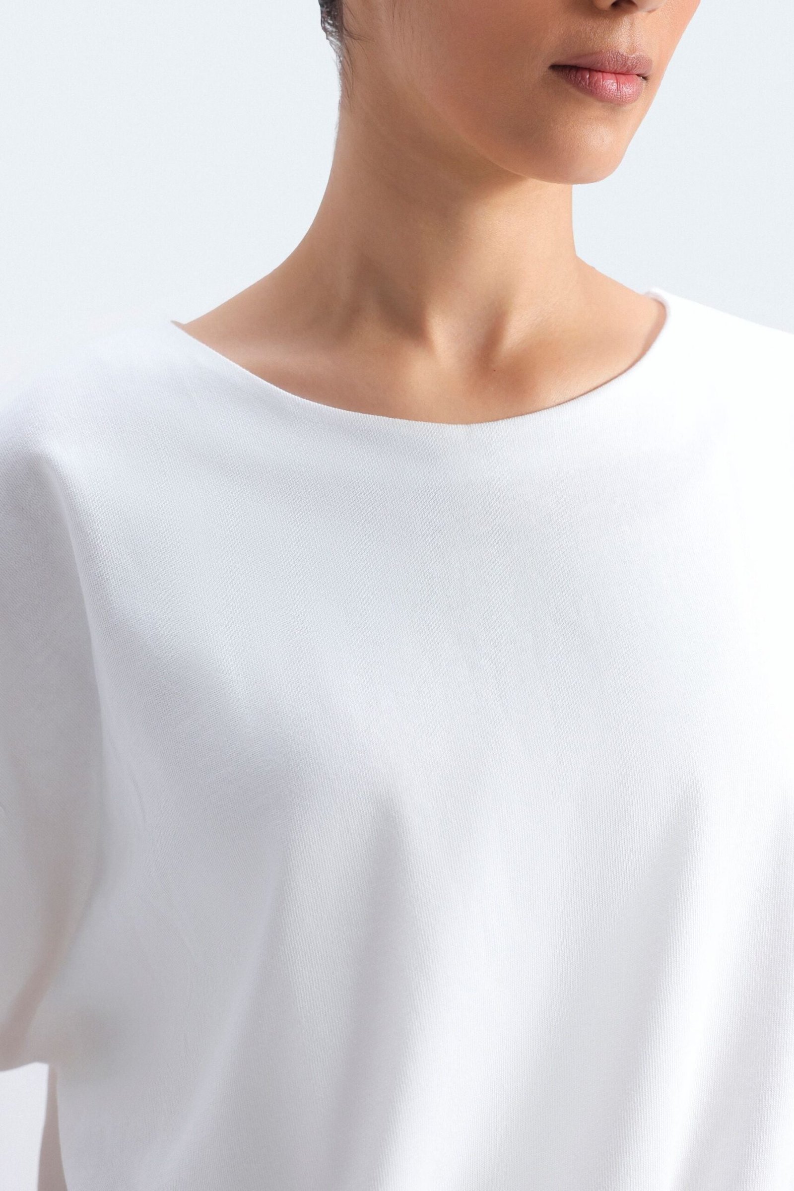Cropped T-Shirt With Bow Detail - Image 10