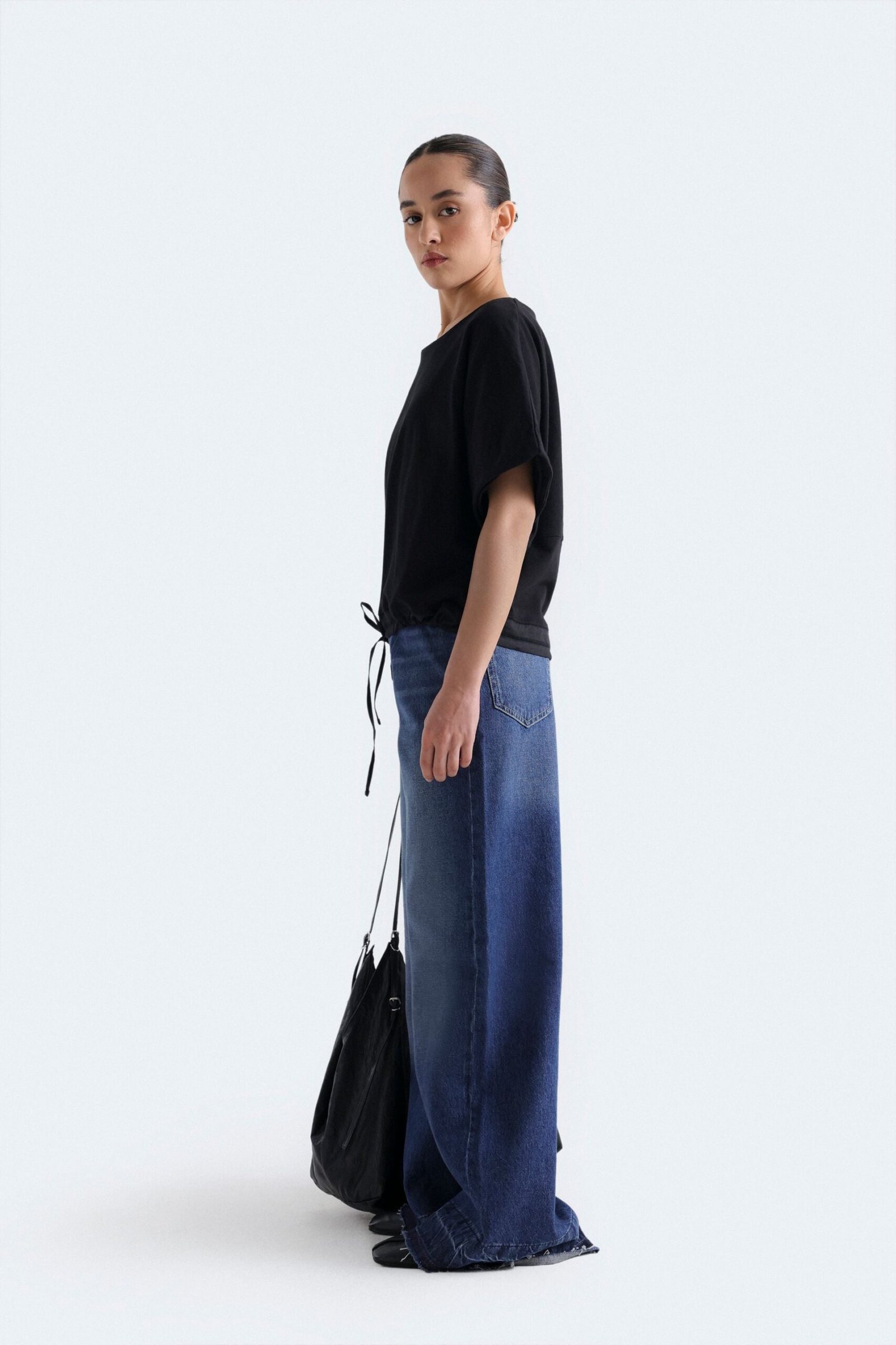 Cropped T-Shirt With Bow Detail - Image 4