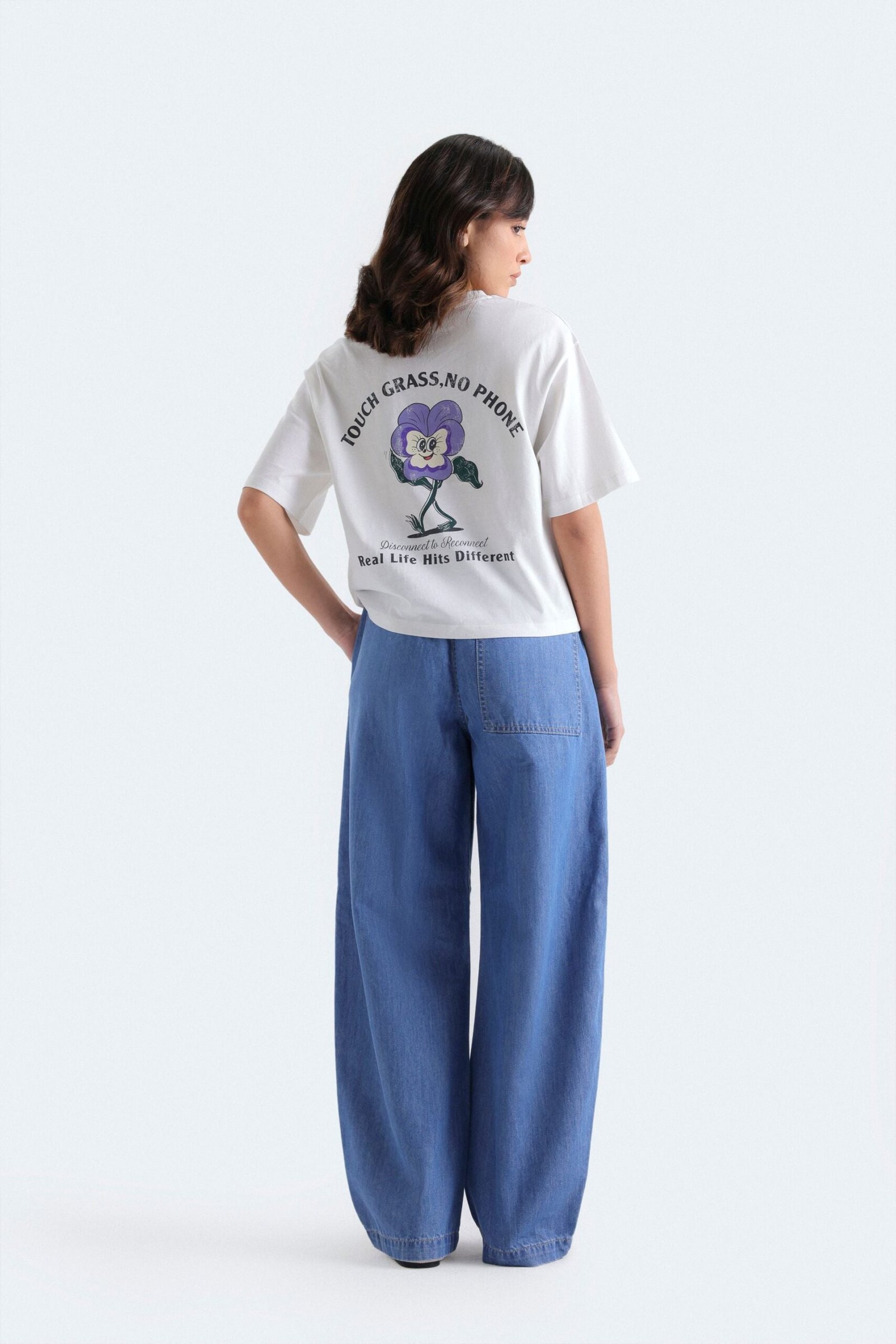 Cropped Graphic T-Shirt - Image 4