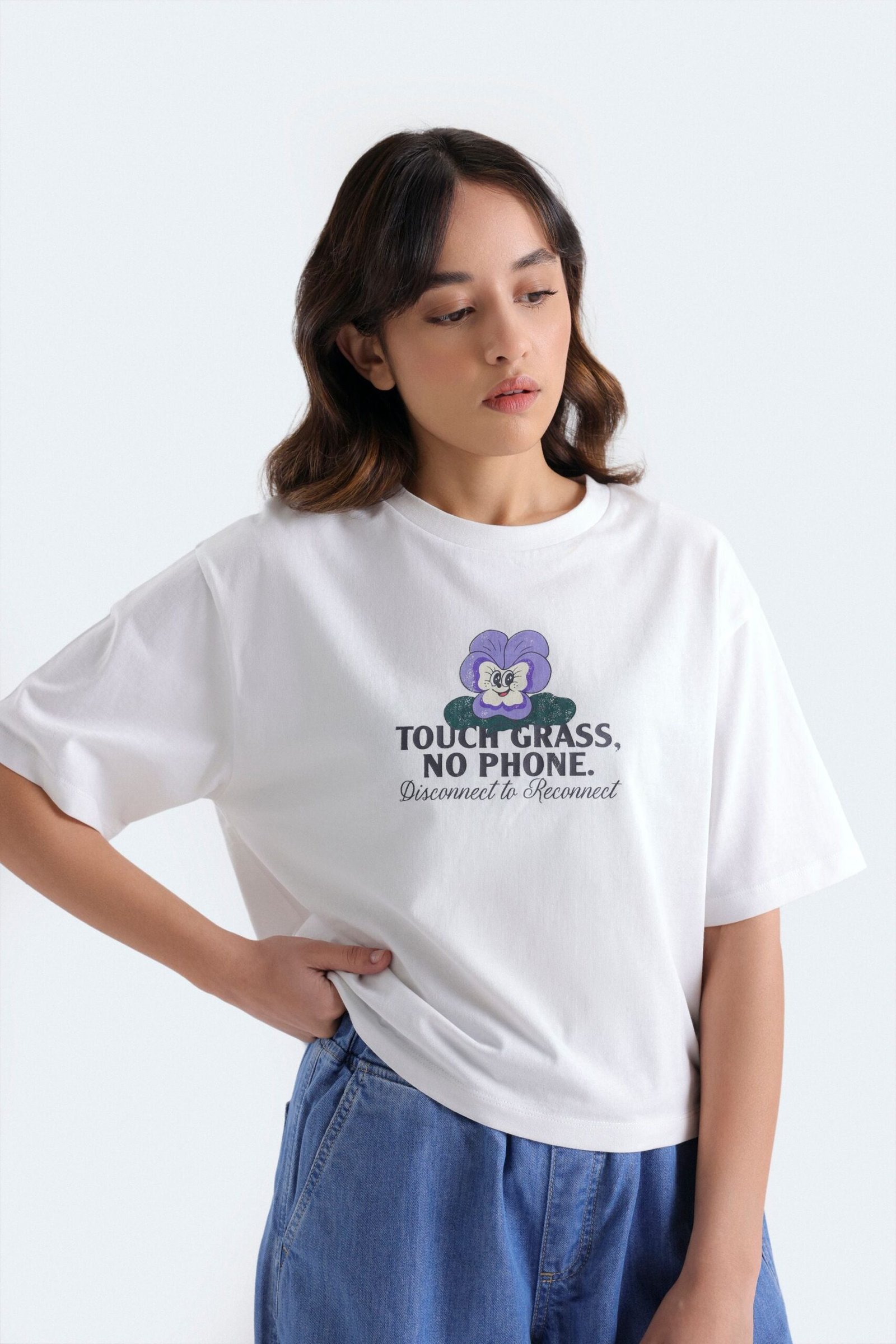Cropped Graphic T-Shirt - Image 2