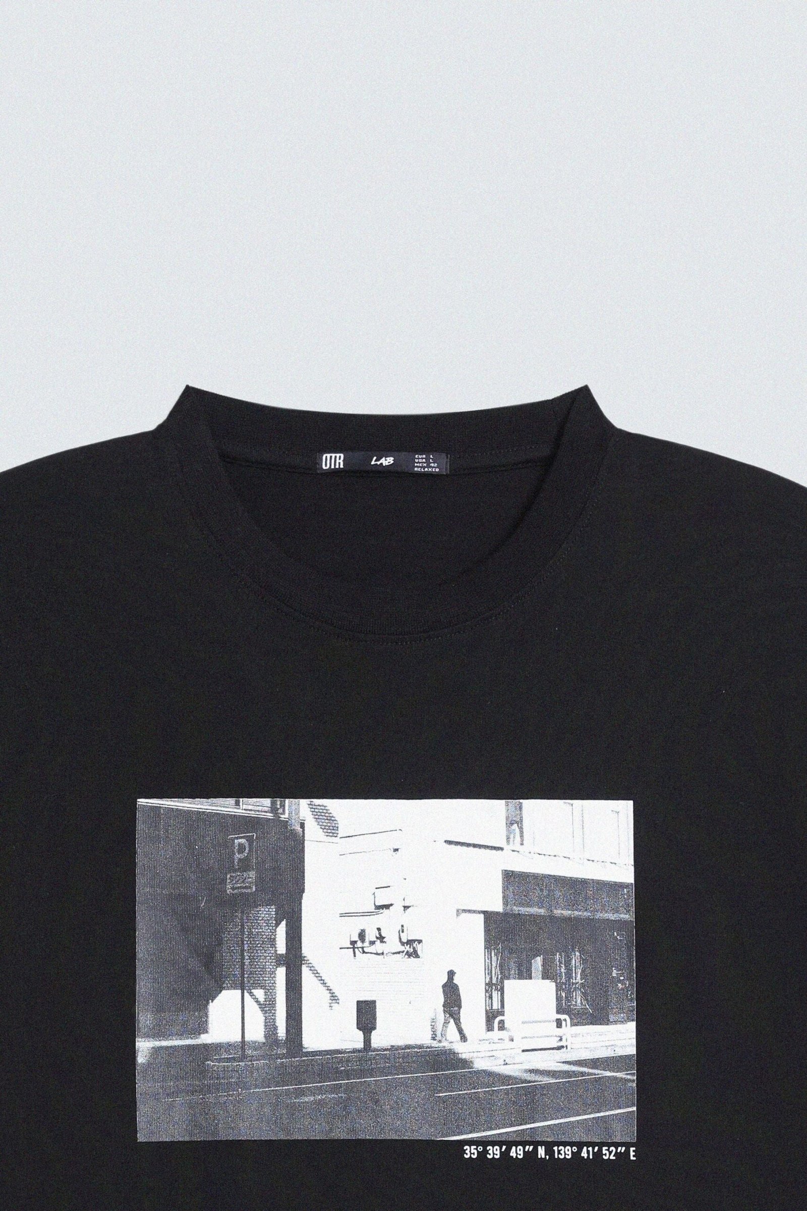 Graphic T-Shirt With Label Patch - Image 7