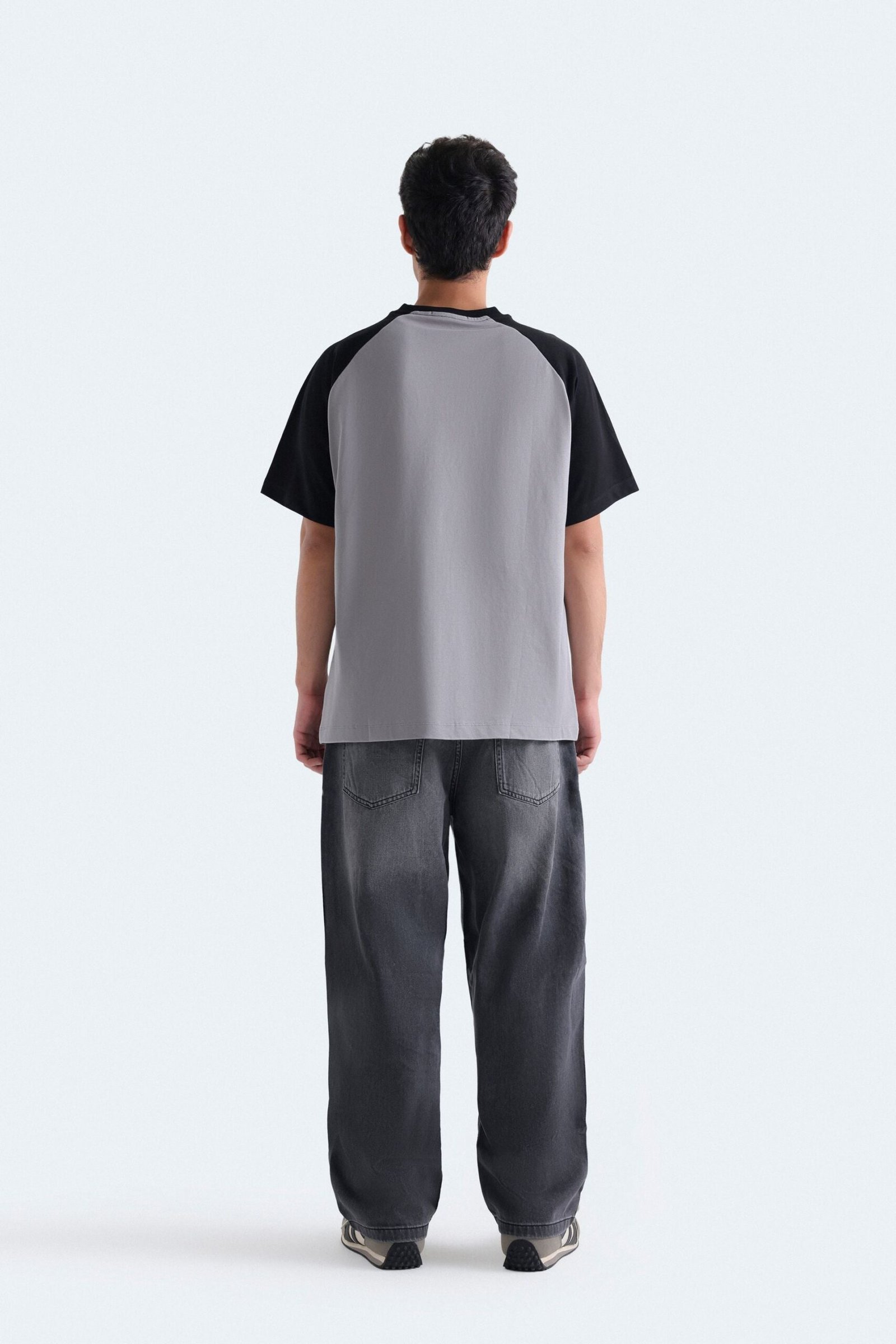 Color-Block Slogan Print T-Shirt - Image 11