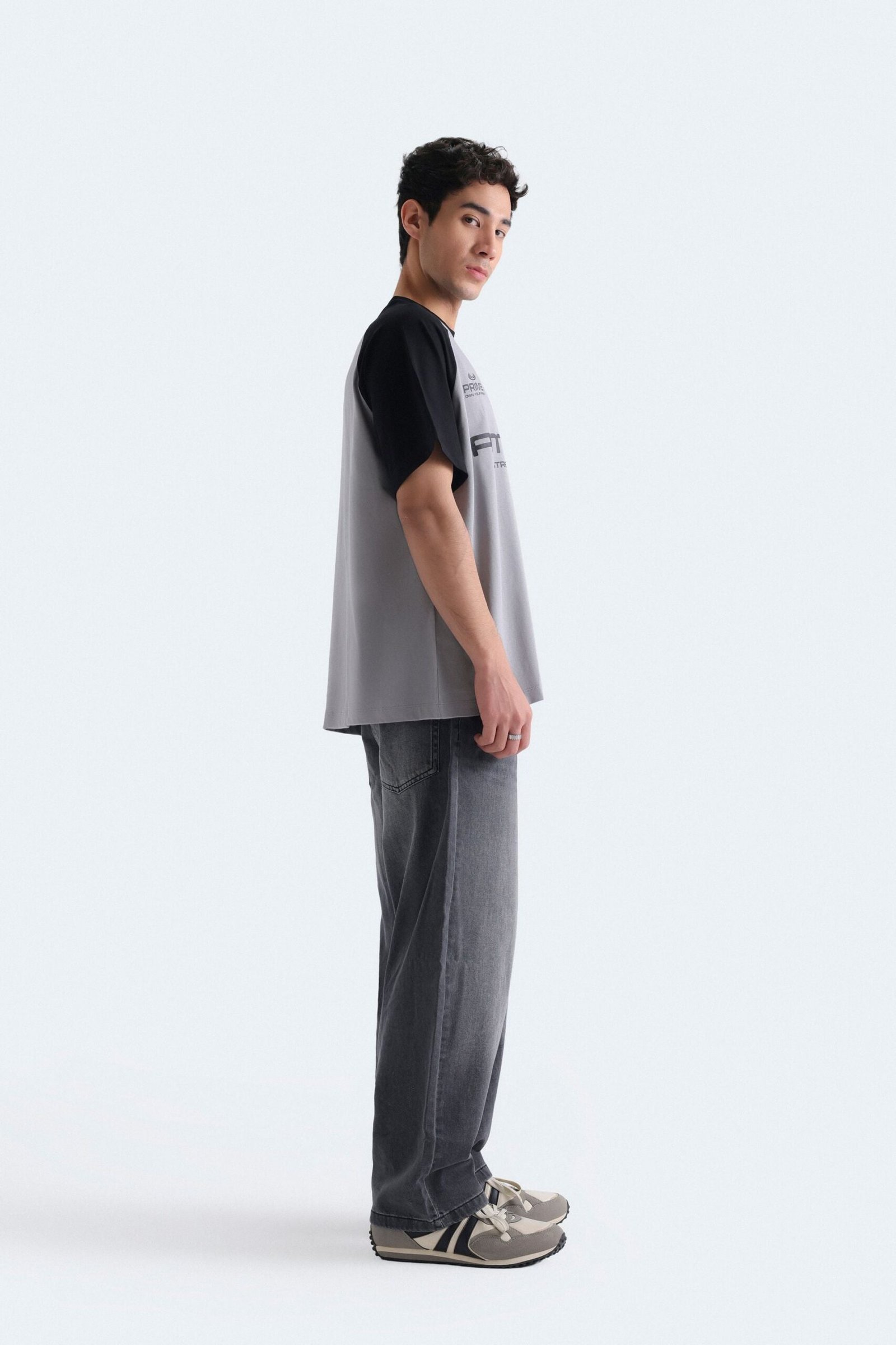 Color-Block Slogan Print T-Shirt - Image 10