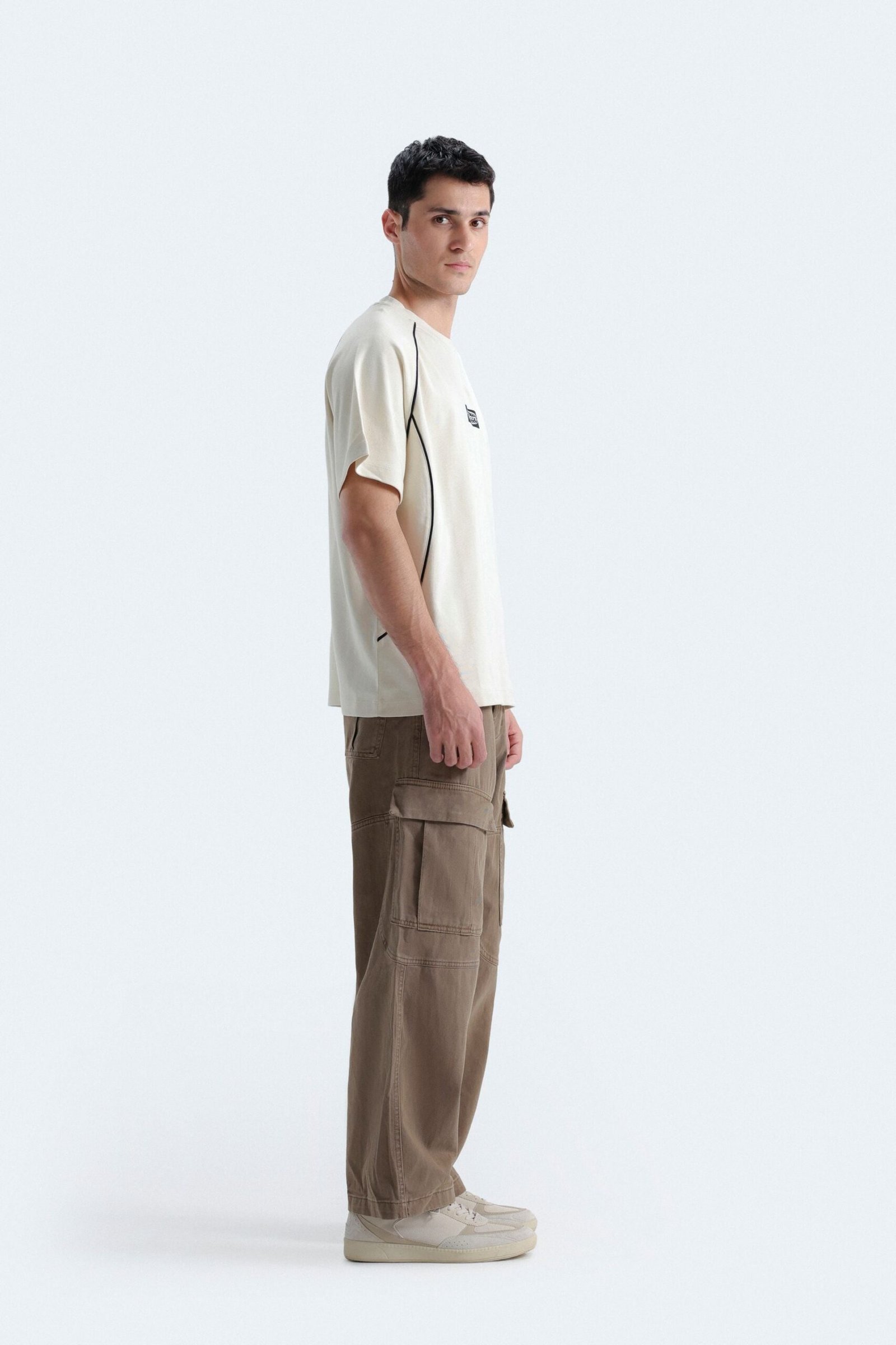 Raglan Sleeves T-Shirt With Label Patch - Image 10