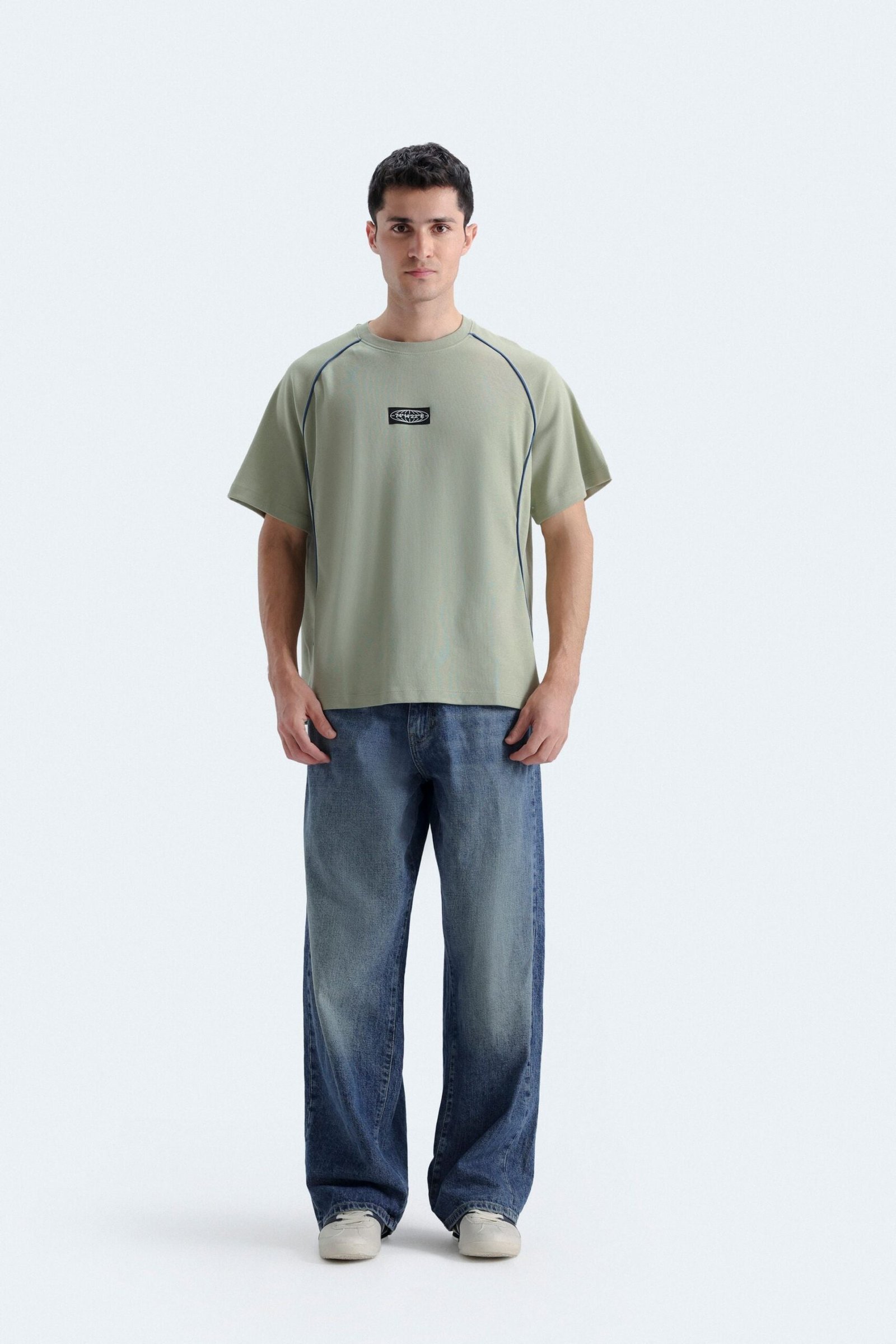 Raglan Sleeves T-Shirt With Label Patch