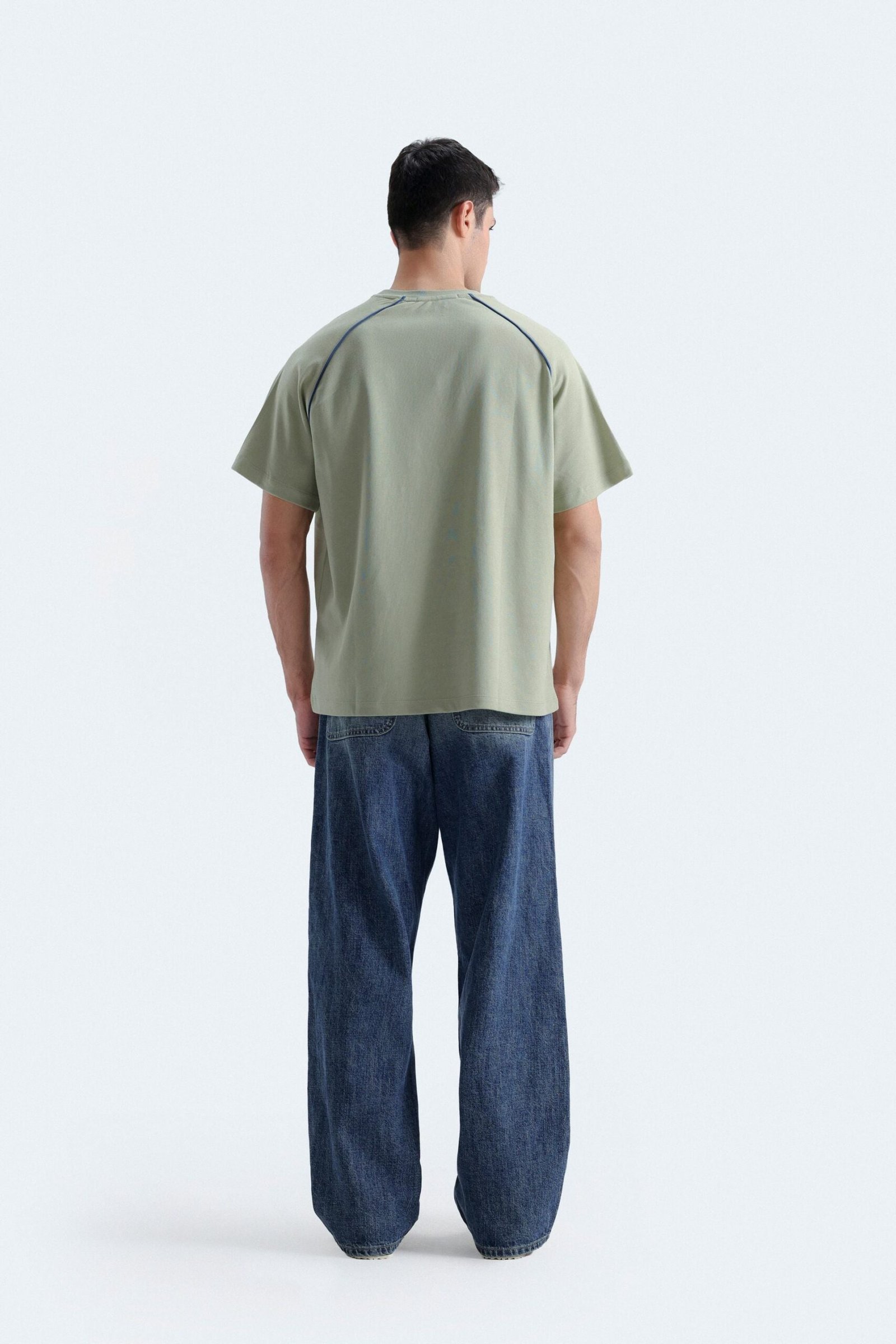 Raglan Sleeves T-Shirt With Label Patch - Image 4