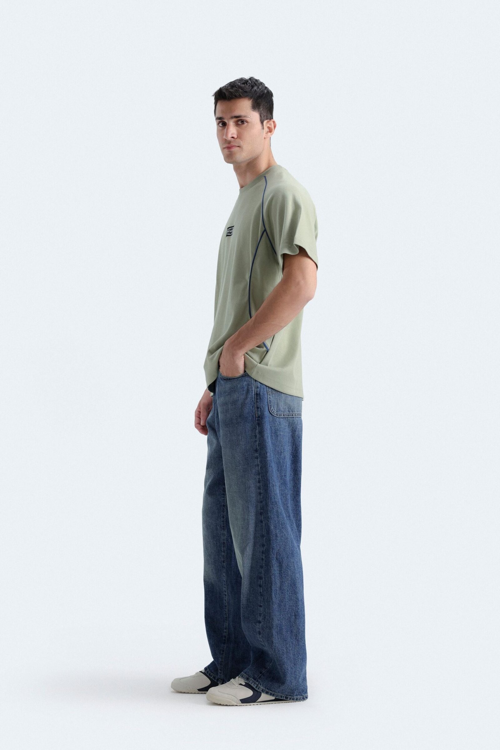 Raglan Sleeves T-Shirt With Label Patch - Image 3