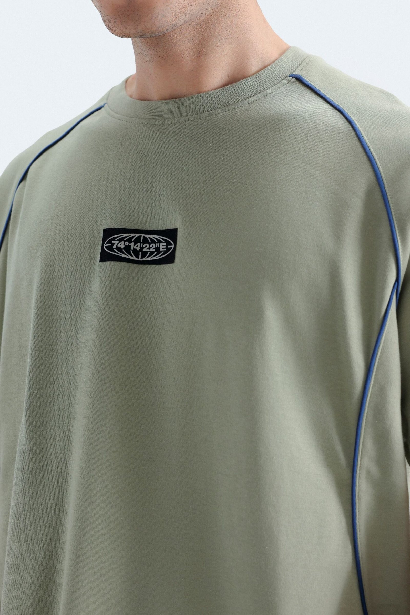 Raglan Sleeves T-Shirt With Label Patch - Image 2