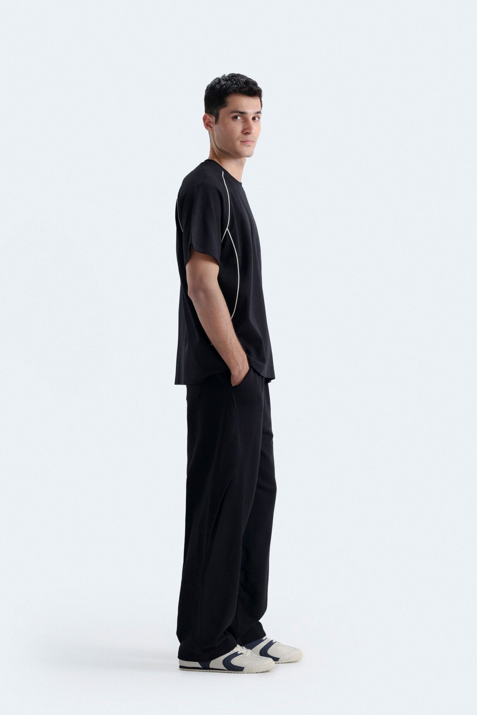 Raglan Sleeves T-Shirt With Label Patch - Image 17