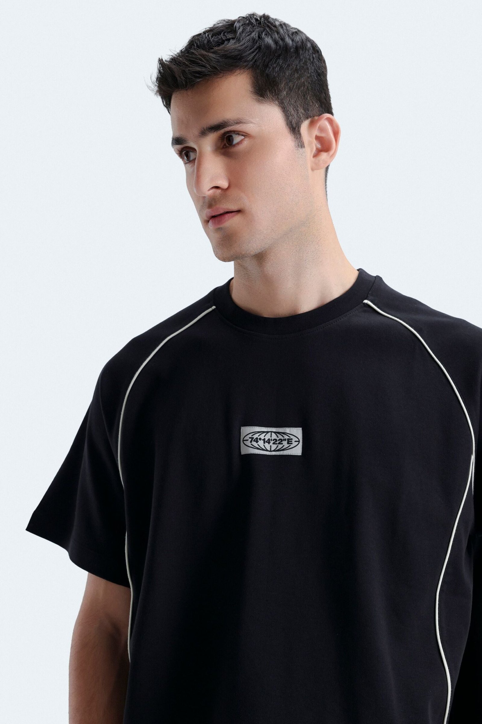 Raglan Sleeves T-Shirt With Label Patch - Image 16