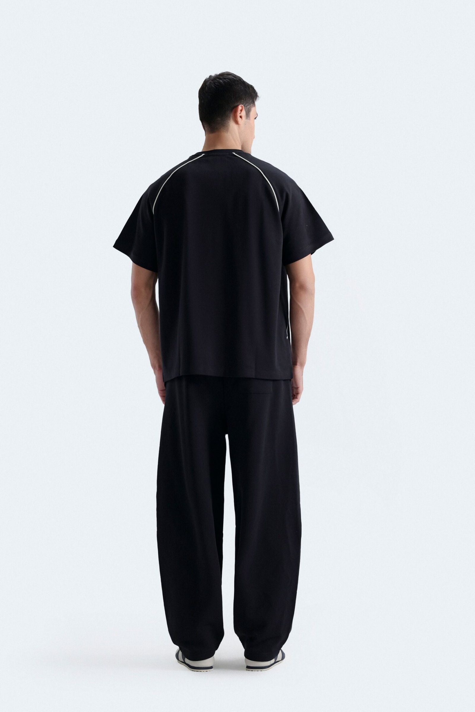 Raglan Sleeves T-Shirt With Label Patch - Image 18